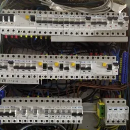 Rozdzielnia elektryczna w domku