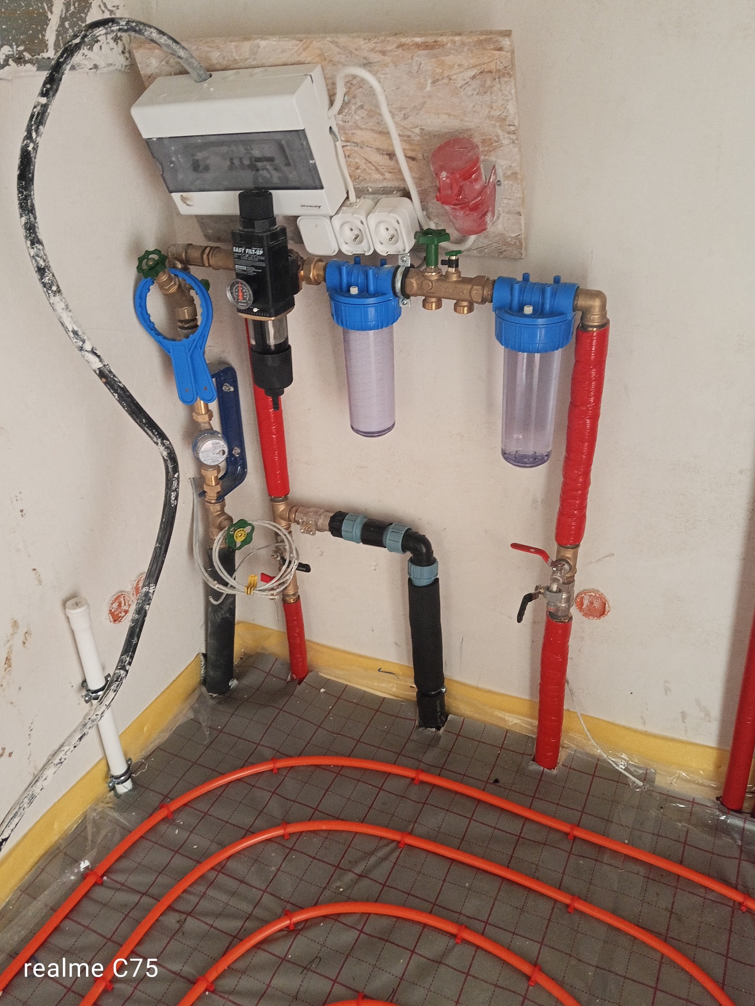 Uzbrojenie wodomierza z filtrami i wpięciem w instalację