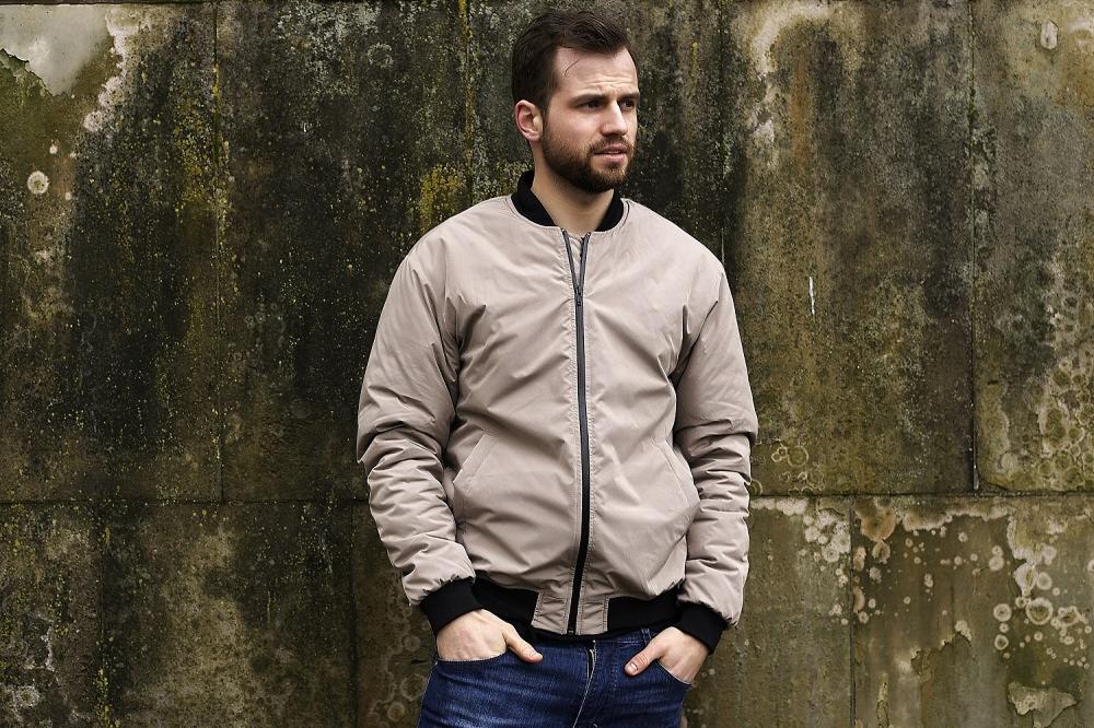 Płaszcz wełniany oraz kurtki męskie.