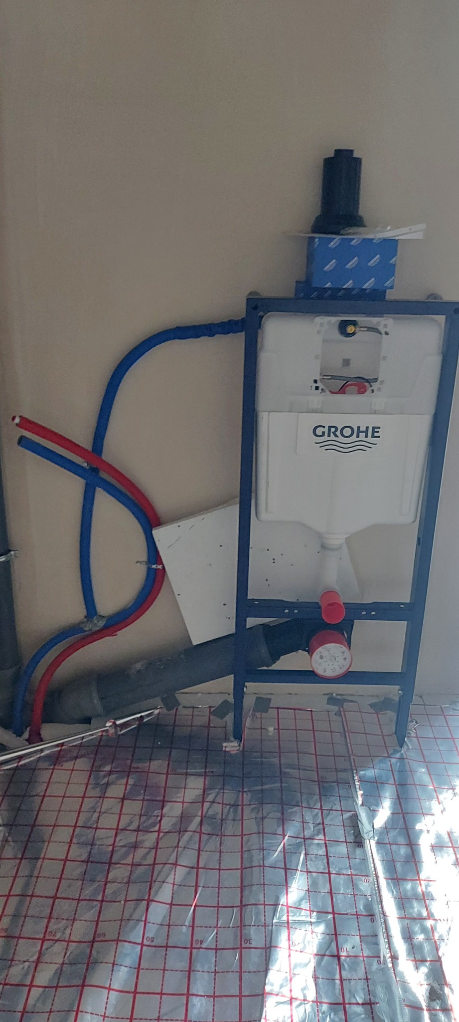 Stelaż WC wraz z przygotowanym podejściem na bidetke