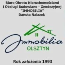 Logo biura obrotu nieruchomościami 'IMMOBILIA' z Olsztyna, rok założenia 1993, zielony symbol dachu nad napisem.