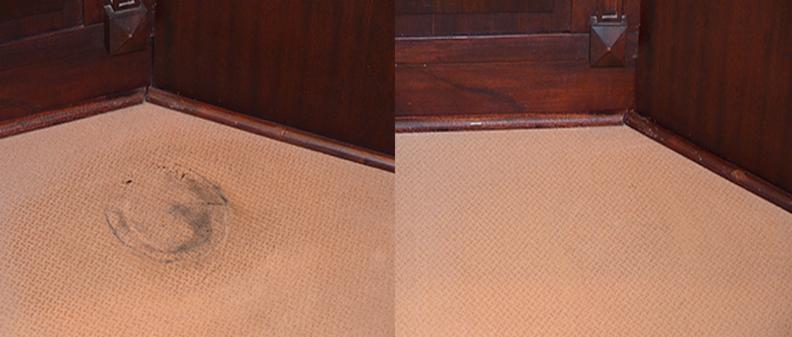 Porównanie obszaru dywanu przed i po czyszczeniu, widoczna plama w lewym rogu i czysty dywan w prawym rogu, przy ciemnych drewnianych meblach.