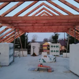 Czas na murowanie szczytów,ścianek działowych wraz z kominami