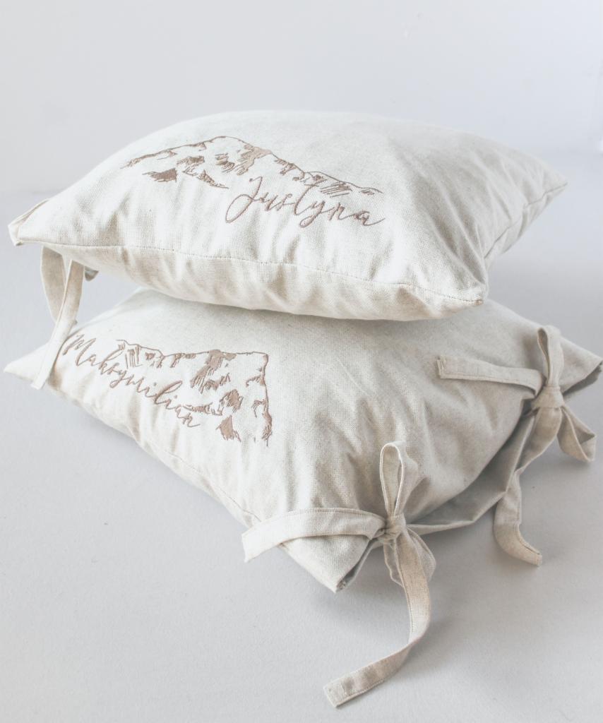 poszewki z autorskim haftem