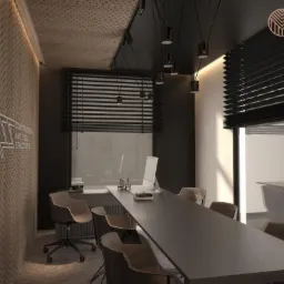 Nowoczesna sala konferencyjna z długim, szarym stołem, krzesłami obitymi beżową tkaniną, perforowaną drewnianą ścianą z logo firmy i minimalistycznym oświetleniem wiszącym.