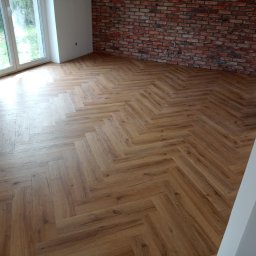 Układanie paneli Bytów 1