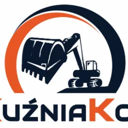 Logo firmy KuźniaKop przedstawiające schematyczną sylwetkę koparki w obramowaniu z pomarańczowego i granatowego łuku.