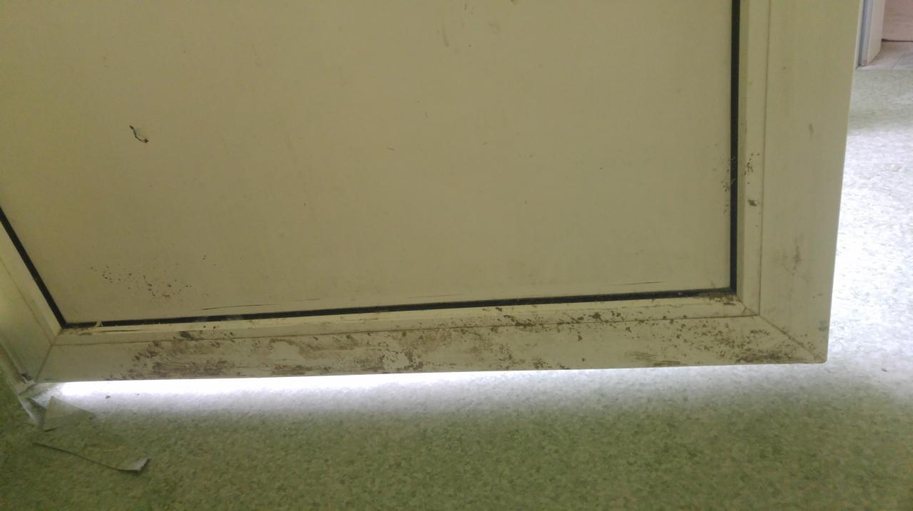 [Przed] Drzwi balkonowe po remontach budowlanych