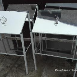 PawelSpawTech - Metalowe ambony myśliwskie z białymi ramami i srebrnymi blatami, widoczne uchwyty do podnoszenia.