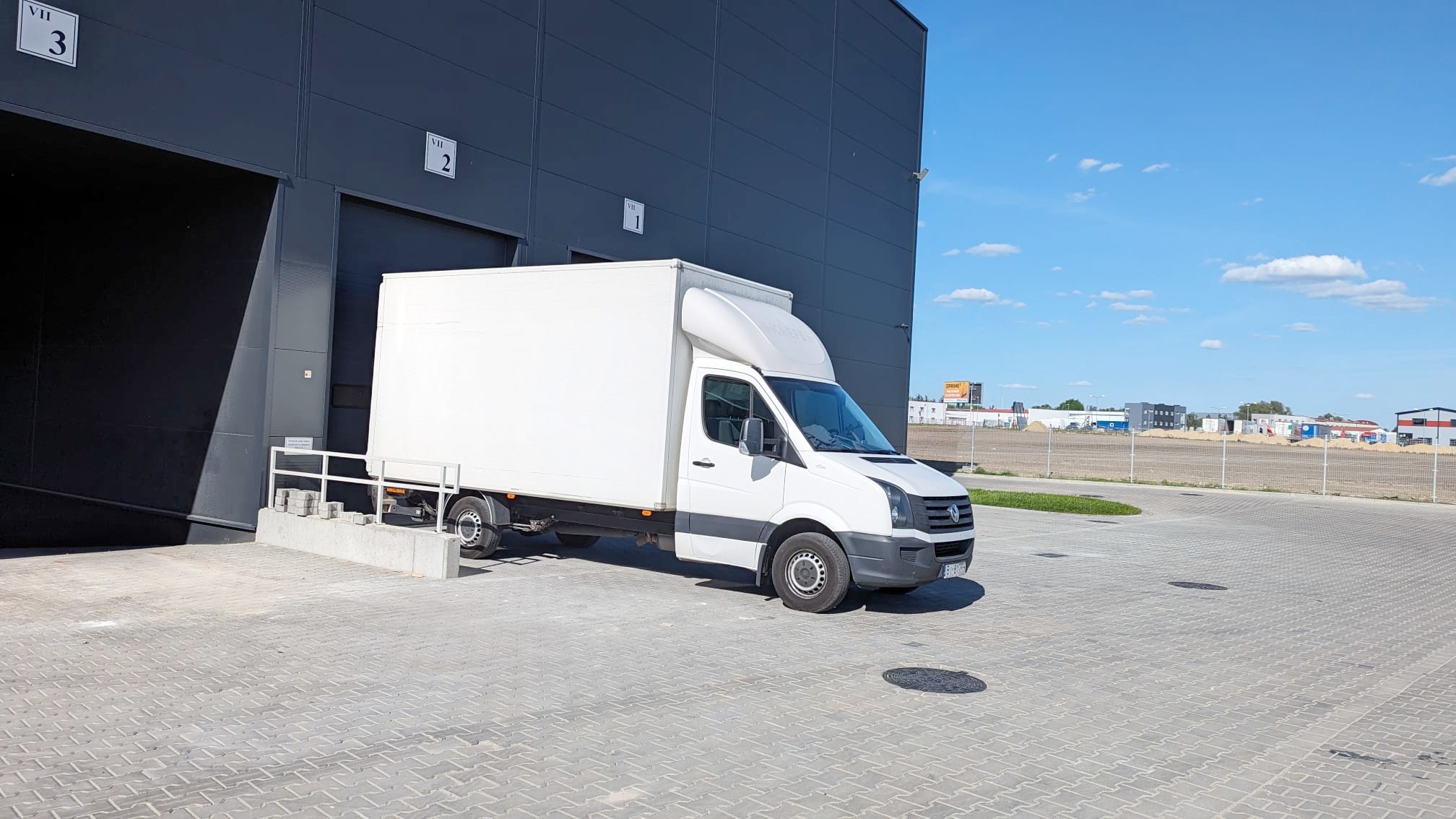 Przeprowadzka magazynu, biura, fabryki, archiwum? Mamy odpowiednie samochody i doświadczenie.