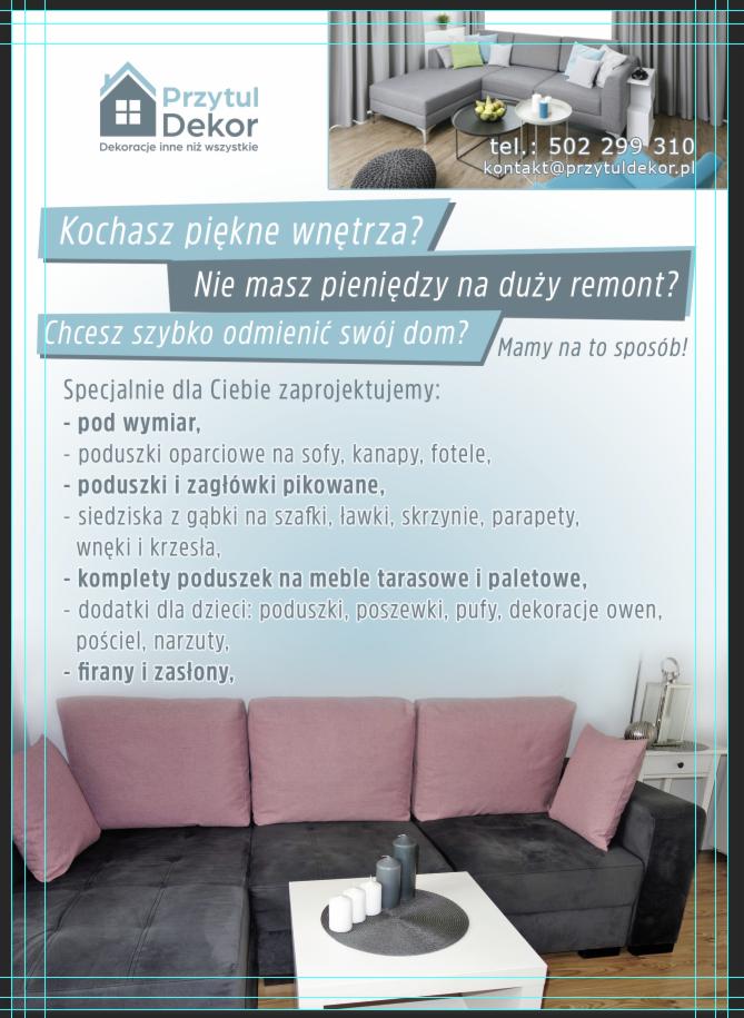 Reklama firmy Przytul Dekor prezentująca szarą sofę narożną z różowymi poduszkami, na białym stoliku dekoracja ze świec i podkładki, w tle fragment aranżacji wnętrza.