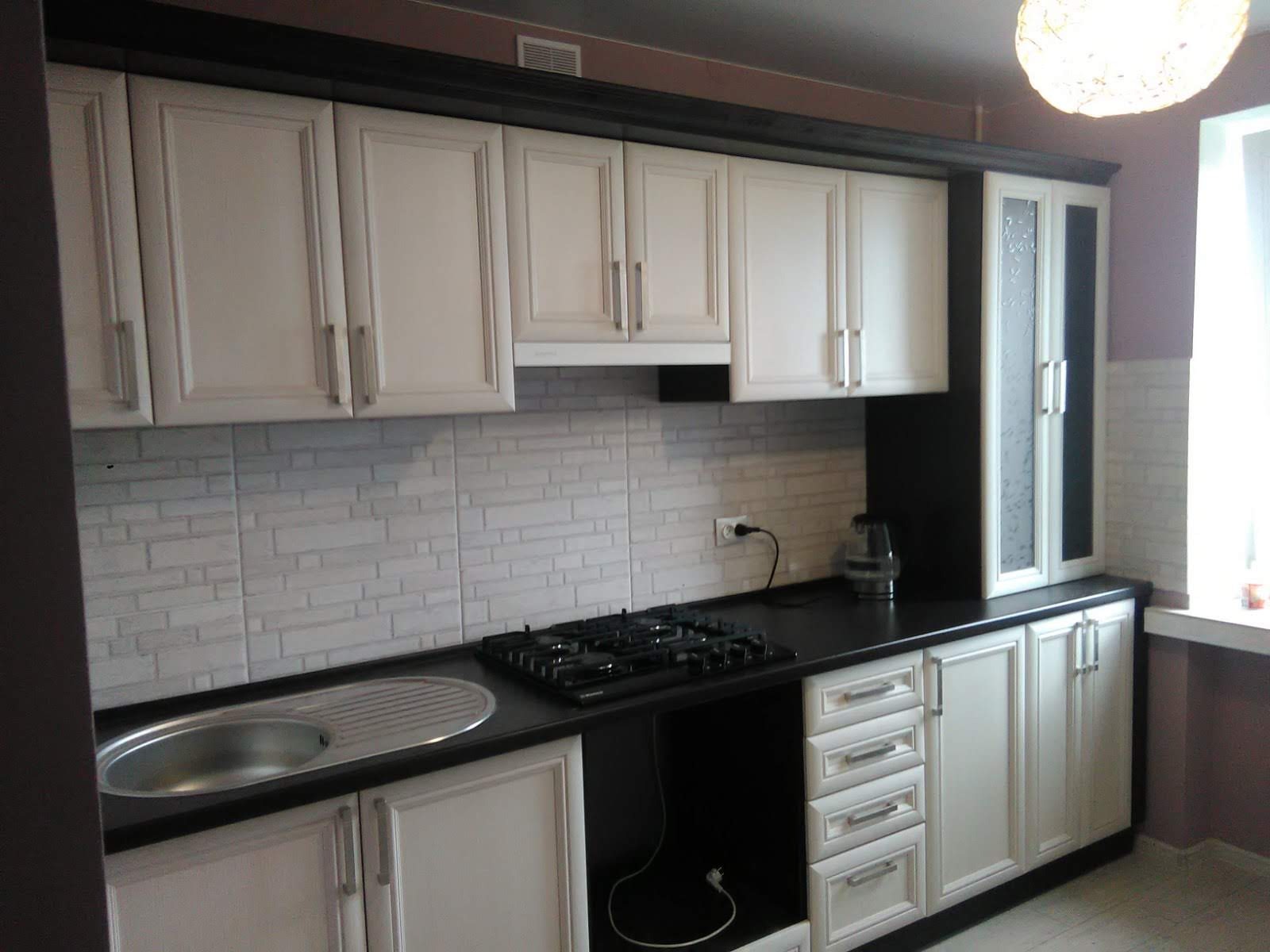 Montaż kafli w i łupka w kuchni