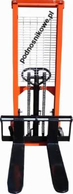 Pomarańczowo-czarny wózek paletowy ręczny z widoczną kratownicą i korbą do podnoszenia, na białym tle.