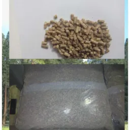 Pellet drzewny: rozsypany na białym tle oraz w przezroczystym worku, widoczne nierównomierne wypełnienie worka.