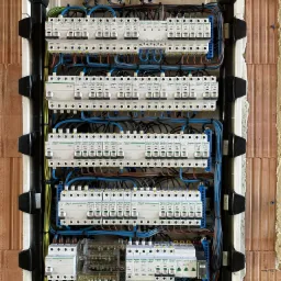 Rozdzielnica - biurowiec Metal-Plast