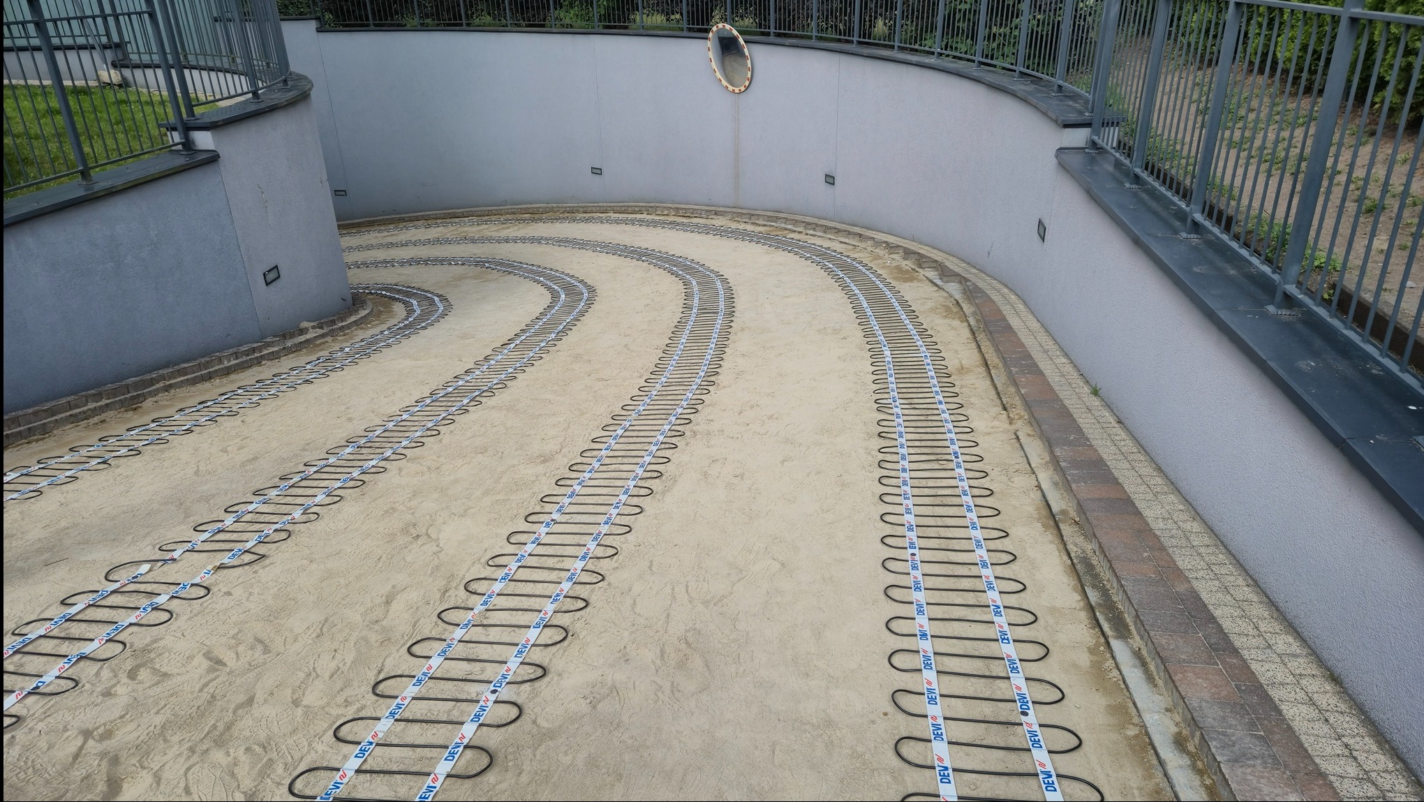 Ogrzewanie przeciwoblodzeniowe. Maty Devi Danfoss i sterownik Devireg 850IV