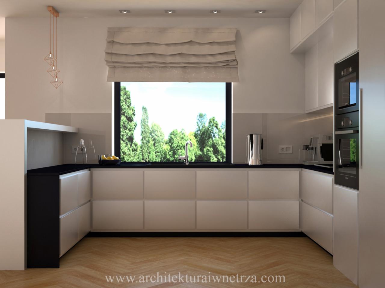 Wizualizacja nowoczesnej kuchni z białymi szafkami i czarnym blatem, widok na zieleń za oknem, drewniana podłoga w jodełkę, designerskie lampy wiszące.