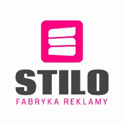 Logo firmy STILO Fabryka Reklamy z różowym symbolem graficznym powyżej nazwy.