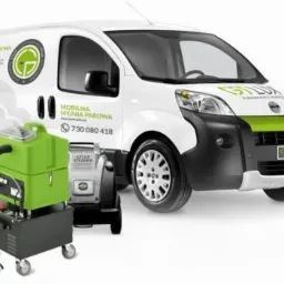 Mobilna myjnia parowa z zielonym agregatem czyszczącym i firmowym vanem z logo GT LUX.