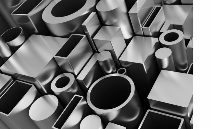 Abstrakcyjna kompozycja z metalowych profili o różnych przekrojach (okrągłe, kwadratowe, prostokątne), tworzących geometryczny wzór w odcieniach szarości.