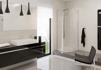 Jasna łazienka z czarnymi akcentami: szafka pod umywalkę z białym blatem, przeszklona kabina prysznicowa, czarne lampy wiszące w kształcie stożków, białe płytki na ścianach i szary marmur...