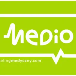 Białe logo 'Medio' z linią EKG wkomponowaną w nazwę, umieszczone w białej ramce na jasnozielonym tle, pod spodem biały napis 'marketingmedyczny.com'.