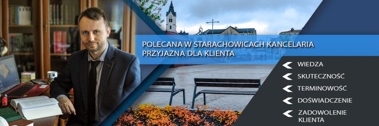 Portret uśmiechniętego prawnika w garniturze, siedzącego przy biurku z laptopem i książkami w tle regał z książkami, na grafice informacja o polecanej kancelarii w Starachowicach, przyjaznej...