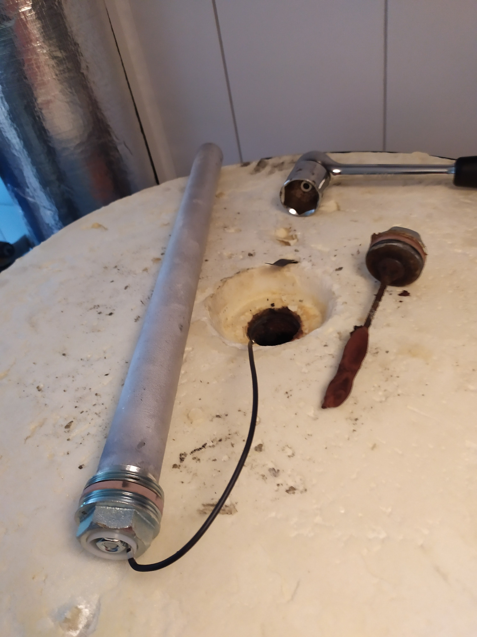 Wymiana anody magnezowej