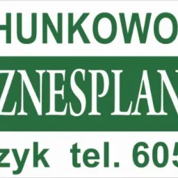 Szyld biura rachunkowo-doradczego oferującego dotacje, biznesplany, rozliczenia VAT i prowadzenie KPiR, z podanym numerem telefonu kontaktowym.