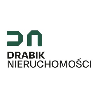 Logo Drabik Nieruchomości: zielony, geometryczny symbol nad nazwą firmy, czcionka bezszeryfowa, na białym tle. Minimalistyczny design.