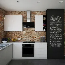 Nowoczesna kuchnia z białymi szafkami, ceglaną ścianą i czarną tablicą kredową z napisanymi zasadami kuchni.