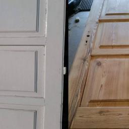 Usuwanie farby z drewnianych drzwi