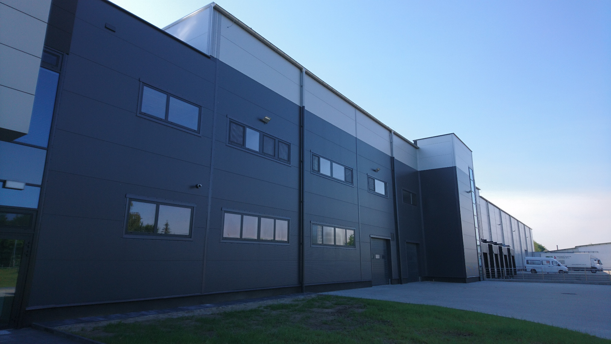 Obudowa płytami warstwowymi