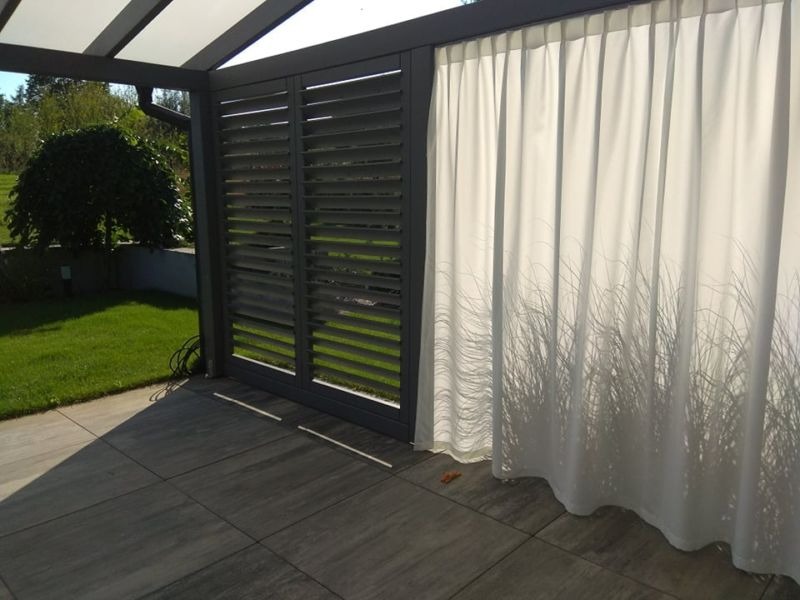 zasłony na taras gwarantują intymność i ochronę przed słońcem