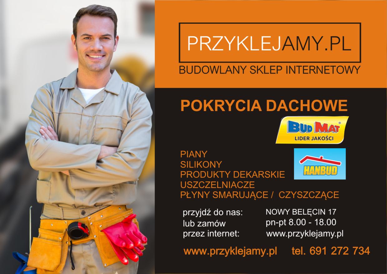 Uśmiechnięty mężczyzna w stroju roboczym z narzędziami na pasie, na tle reklamy internetowego sklepu z pokryciami dachowymi i produktami budowlanymi.