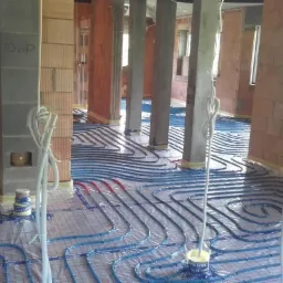 Instalacja ogrzewania podłogowego w systemie firmy Kan-Therm, dom 350m2 Kijewo