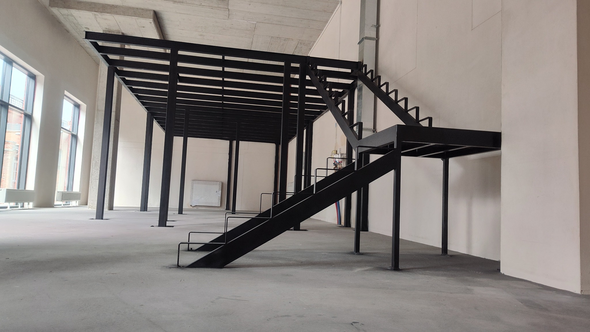 Konstrukcje antresoli i schodów