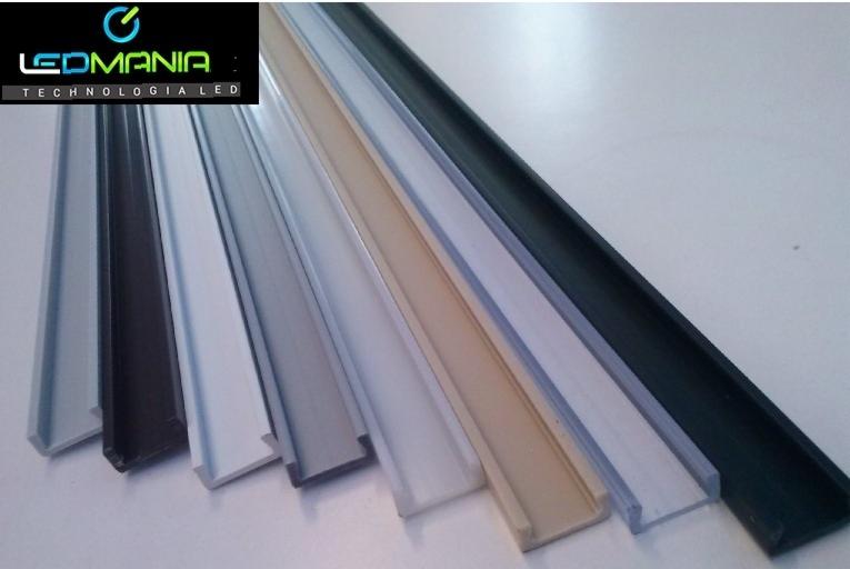 Różne profile aluminiowe do taśm LED w kolorach: biały, czarny, srebrny, transparentny, beżowy, prezentowane w ofercie firmy z Warszawy.