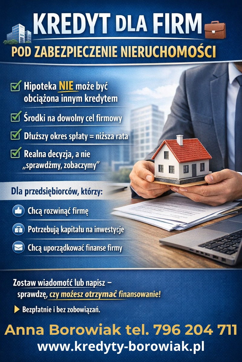 Kredyt dla firm pod zabezpieczenie nieruchomości. Mężczyzna w garniturze trzyma model domu. Obok laptop i dokumenty. Oferta kredytowa Anny Borowiak.