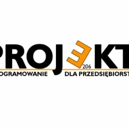Logo firmy informatycznej Projekt 206 oferującej oprogramowanie dla przedsiębiorstw, czarne litery na białym tle, z pomarańczowym elementem graficznym w kształcie litery E.