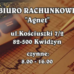 Ogłoszenie Biura Rachunkowego 'Agnet' w Kwidzynie, ul. Kościuszki 7/2, z godzinami otwarcia 8:00-16:00, umieszczone na tle wykresu finansowego i z długopisem w tle.