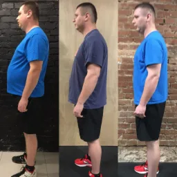 Mężczyzna na zdjęciu typu 'przed i po' prezentujący zmiany w sylwetce, widoczne zmniejszenie obwodu brzucha i poprawa postawy, na trzech różnych tłach.