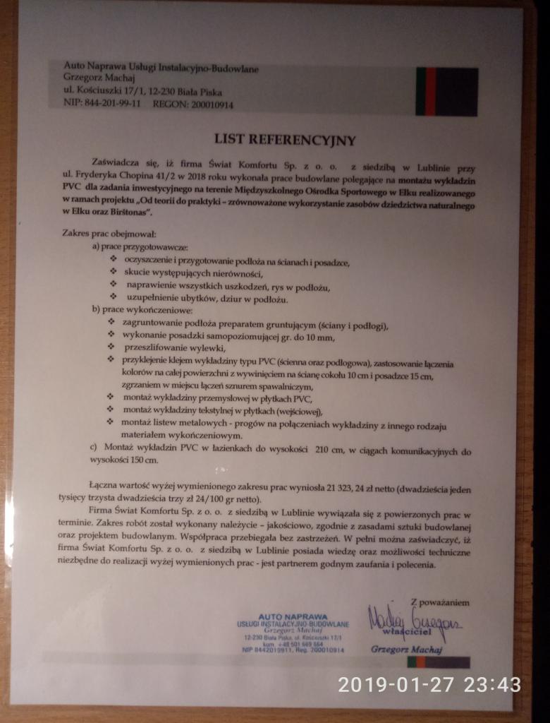 Skan dokumentu referencyjnego firmy budowlanej, potwierdzający montaż wykładzin PVC w obiekcie sportowym, z wyszczególnieniem zakresu prac przygotowawczych i wykończeniowych, w tym montażu...