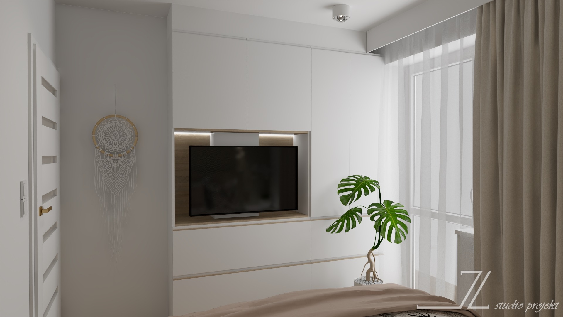 Minimalistyczna sypialnia z białymi szafami w zabudowie, wnęką na telewizor z podświetleniem LED, łapaczem snów na ścianie i rośliną Monstera w doniczce.