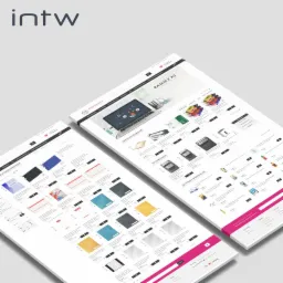 Dwa ekrany laptopów wyświetlające interfejs sklepu internetowego z artykułami biurowymi, technologicznymi i spożywczymi, widok z góry pod kątem.