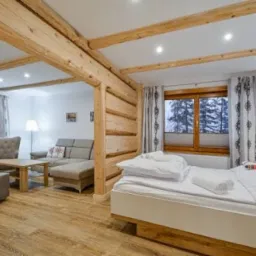 Nowe apartamenty przebudowa starego drewnianego domu