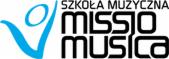 Logo szkoły muzycznej 'Missio Musica' z niebieskim znakiem graficznym przypominającym postać