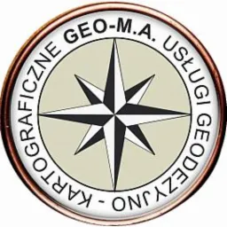 Logo firmy z kompasem w centrum, otoczone napisem 'KARTOGRAFICZNE GEO-M.A. USŁUGI GEODEZYJNO'