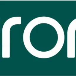 Logo firmy tptronic na ciemnozielonym tle.