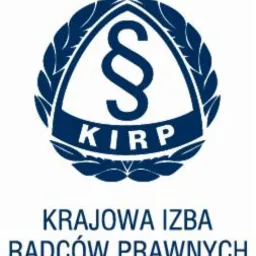 Logo Krajowej Izby Radców Prawnych (KIRP) w kolorze niebieskim, przedstawiające paragraf w trójkącie otoczonym wieńcem laurowym.